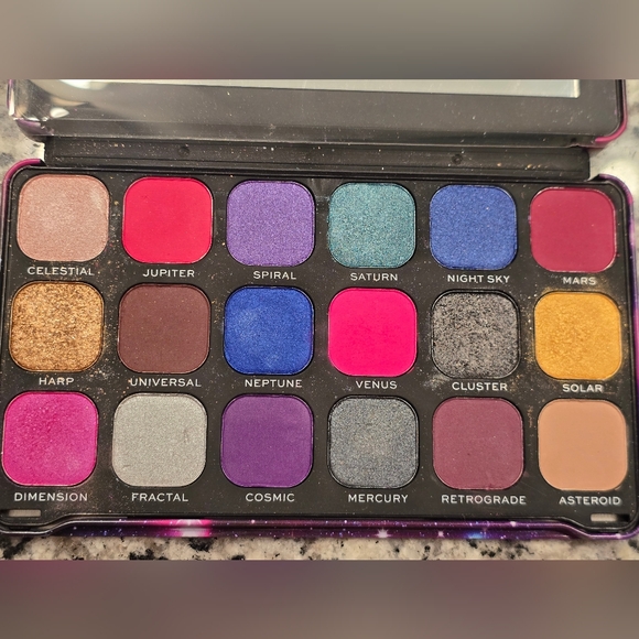 Revolution Makeup - Picture 3 of 7